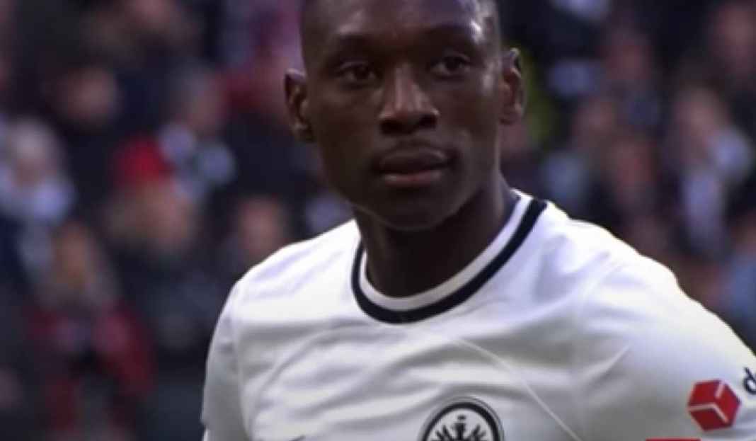 Randal Kolo Muani Tampil untuk Eintracht Frankfurt di Bundesliga Ogah Rugi! Ini Cara Jitu Eintracht Frankfurt Jual Randal Kolo Muani