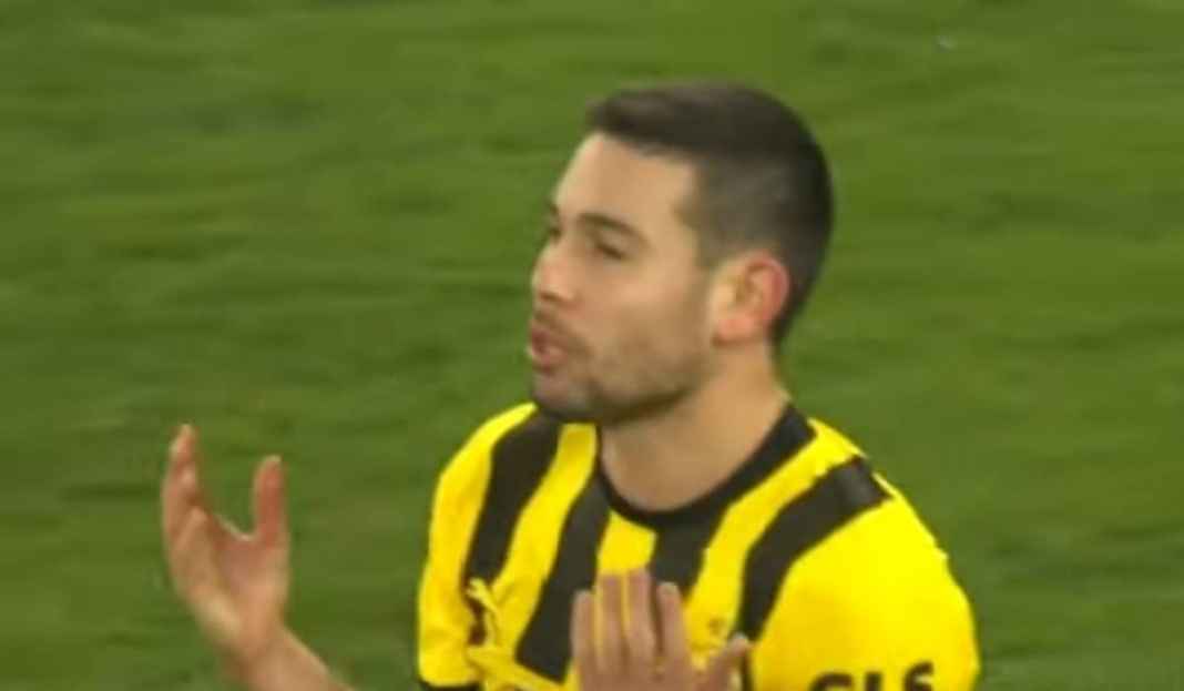 Raphael Guerreiro Saat Tampil untuk Laga Borussia Dortmund Raphael Guerreiro Buka Peluang Tetap Berkarier di Bundesliga