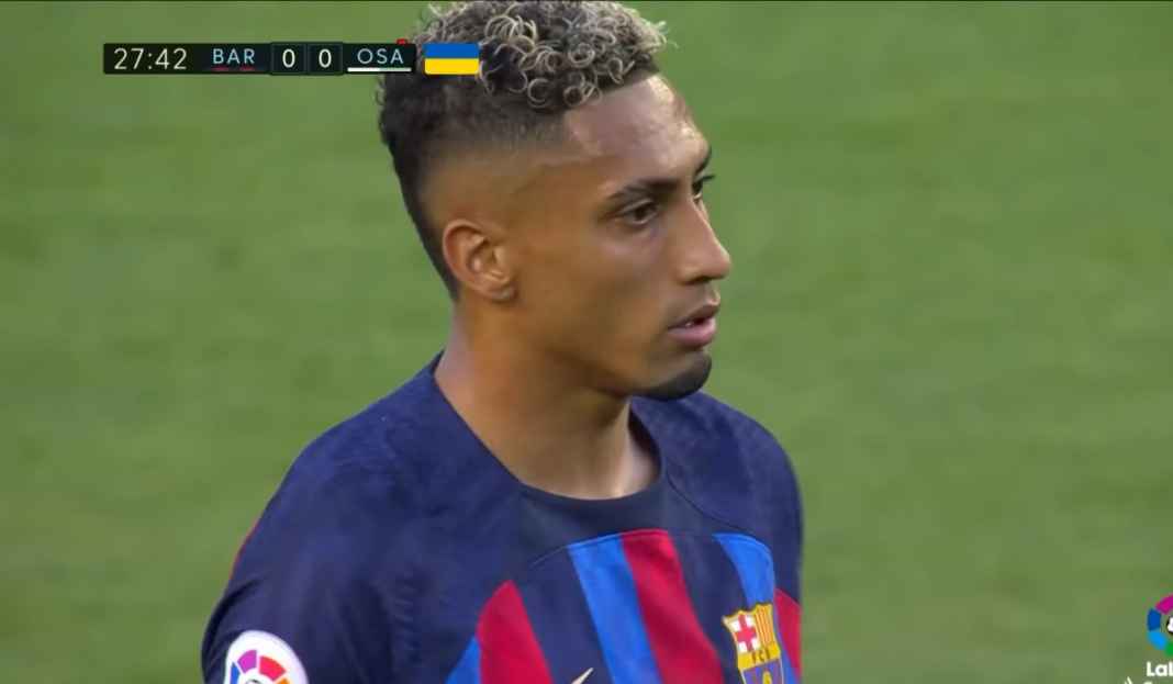 Raphinga saat lewatkan peluang tendangan bebas Prediksi Espanyol vs Barcelona, Blaugrana Bisa Kunci Gelar dan Kirim Rival Sekota Terdegradasi