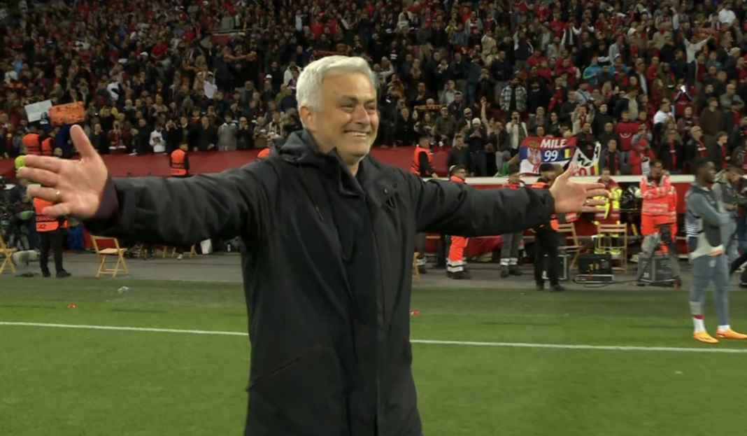 Roma ingin pertahankan Jose Mourinho Rayu Jose Mourinho Bertahan, AS Roma Janjikan Dua Rekrutan Besar di Musim Panas