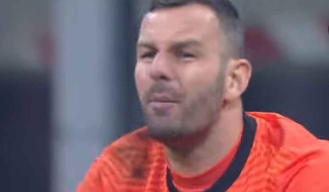 Samir Handanovic Tampil untuk Inter Milan Inter Milan Bakal Segera Tentukan Nasib Pemain Tua Ini