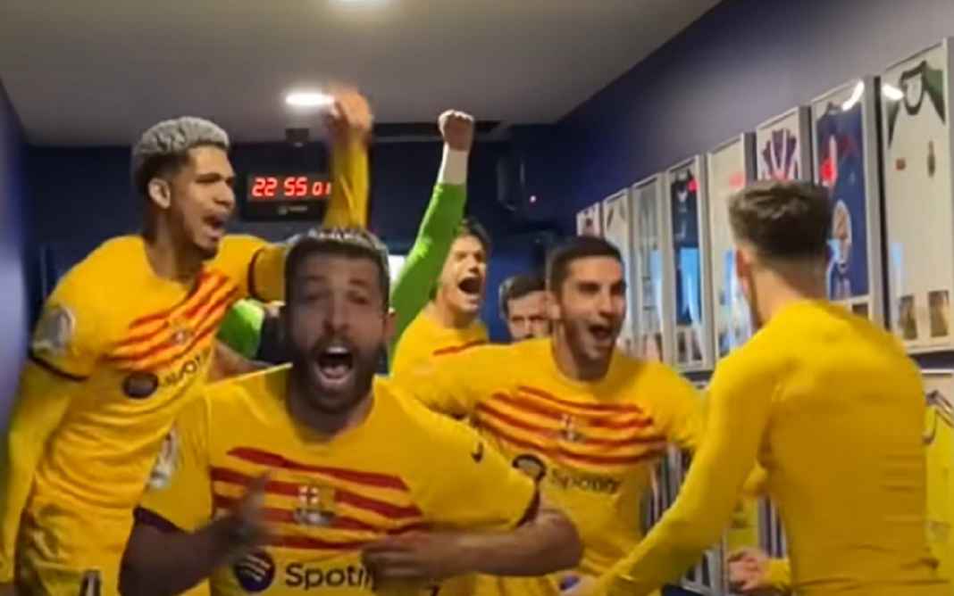 Sebagian Pemain Barcelona Usai Laga vs Espanyol yang Kukuhkan Gelar Juara Musim Ini Sebagian Pemain Barcelona Usai Laga vs Espanyol yang Kukuhkan Gelar Juara Musim Ini