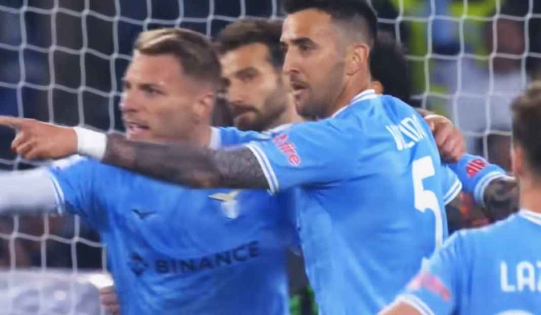 Selebrasi Gol Pemain Usai Lazio Cetak Gol ke Gawang Sassuolo Bekuk Sassuolo, Lazio Berhasil Buat Napoli Cemas