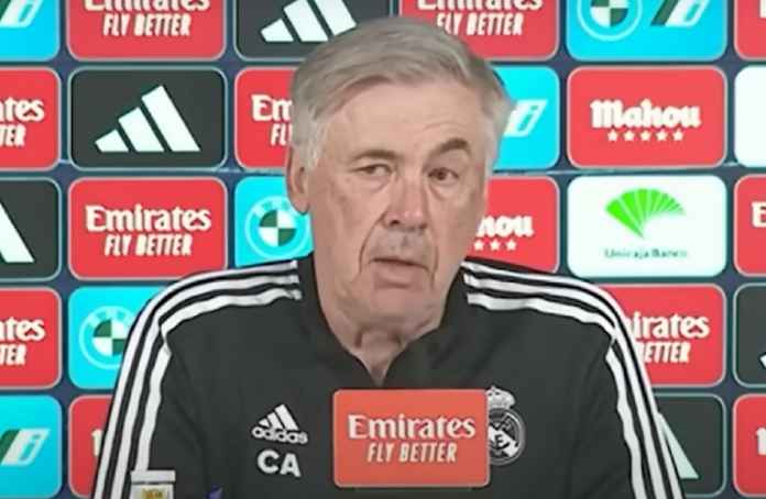 Carlo Ancelotti dalam sebuah konferensi pers di Real Madrid