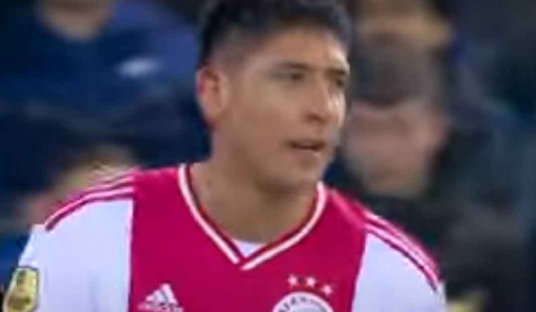 Edson Alvarez Usai Bikin Gol untuk Ajax Amsterdam Edson Alvarez Buka Suara Usai Dikaitkan dengan Borussia Dortmund