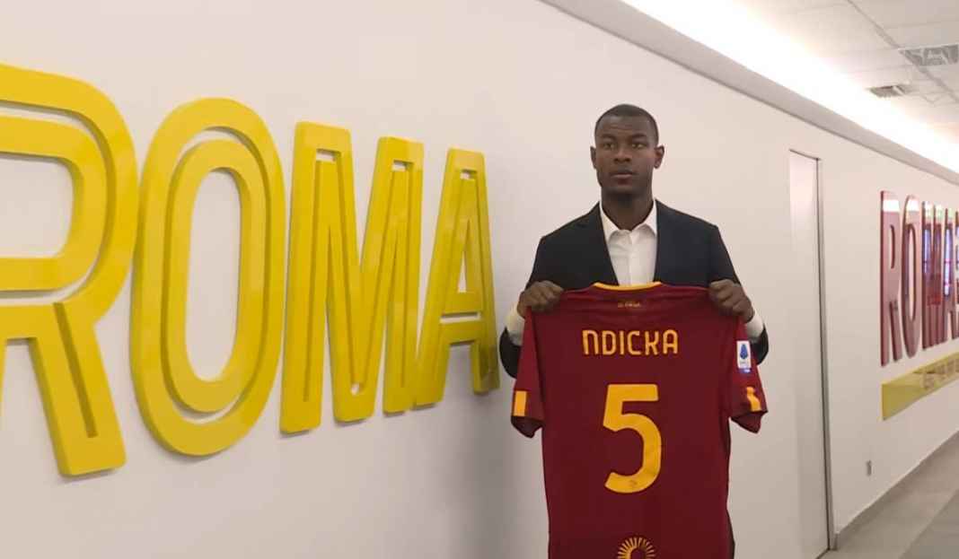 Evan Ndicka Perkenalkan Diri Sebagai Pemain Baru AS Roma Resmi Gabung AS Roma, Evan Ndicka Jelaskan Alasan dan Ungkap Targetnya