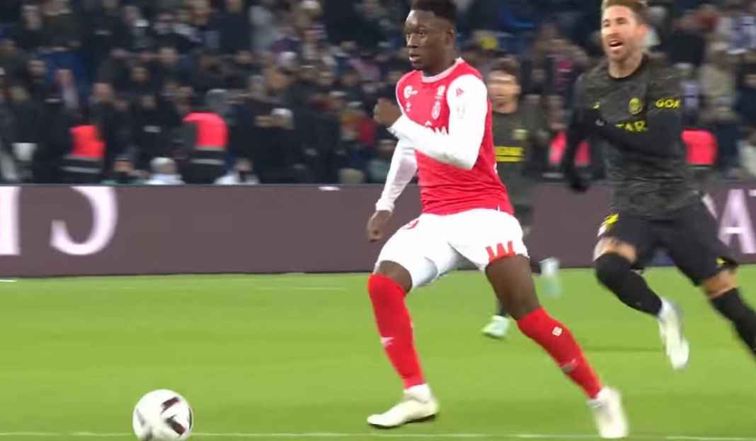 Folarin Balogun Saat Masih Dipinjam ke Reims Lawan PSG Arsenal Manfaatkan Gacornya Folarin Balogun