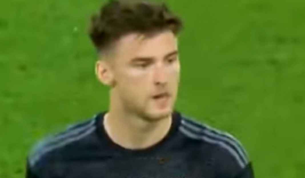 Kieran Tierney Bermain untuk Arsenal Wahai Arsenal! Dengarkan Saran Legenda Setan Merah Sebelum Lepas Kieran Tierney