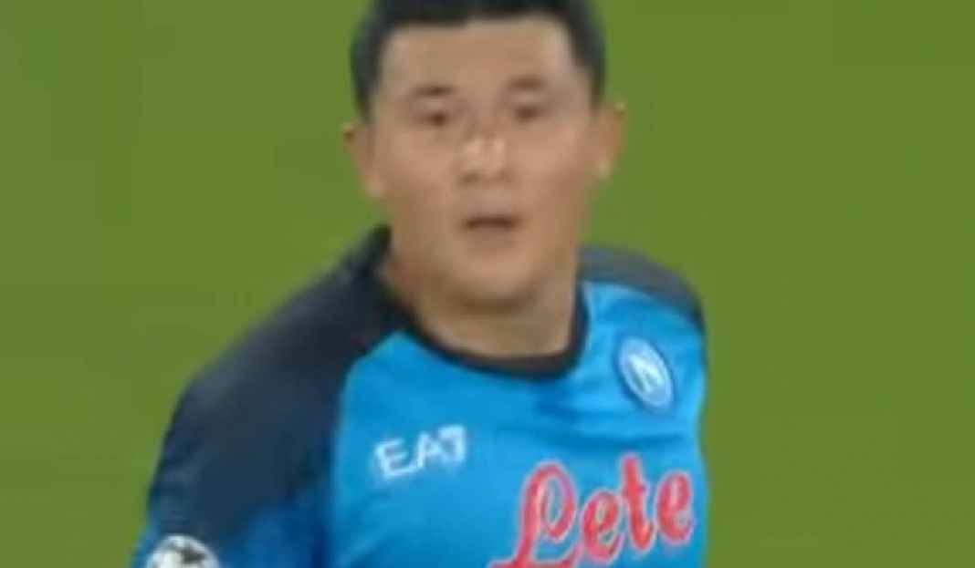 Kim Min-jae Tampil untuk Napoli di Liga Champions Kena Prank Nih, Kim Min-jae Bukan ke Manchester United Tapi Pilih Bayern Munchen!