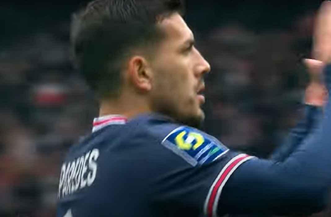 Leandro Paredes Usai Mencetak Gol untuk PSG Leandro Paredes Usai Mencetak Gol untuk PSG