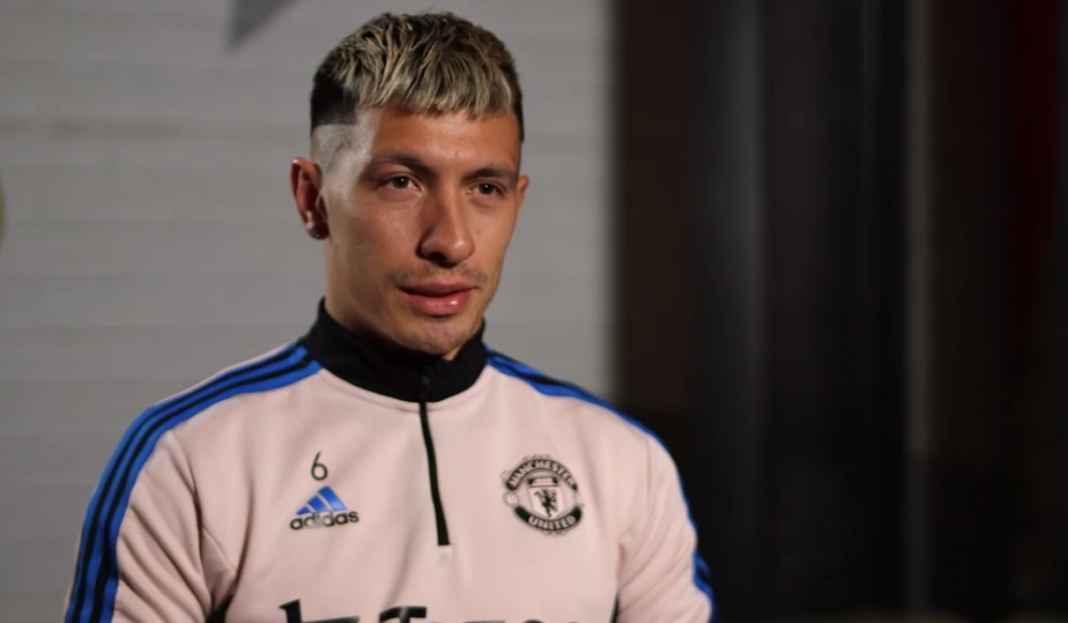 Lisandro Martinez dalam wawancara di Manchester United Lisandro Martinez Apresiasi Tingkat Gairah Dukungan Para Fans Manchester United