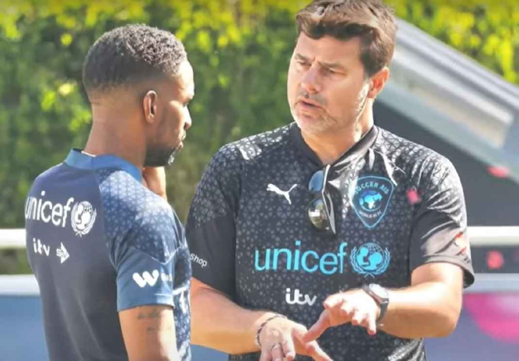 Mauricio Pochettino dalam Sebuah Sesi Latihan Mauricio Pochettino dalam Sebuah Sesi Latihan