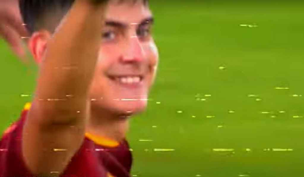 Paulo Dybala Usai Mencetak Gol untuk AS Roma