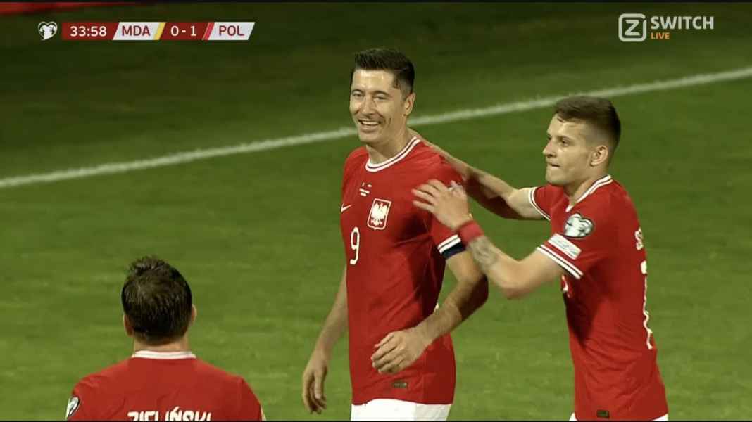 Robert Lewandowski rayakan gol lawan Moldova Skuad Robert Lewandowski Tidur Siang! Sudah Unggul 0-2 Malah Kalah 3-2 Lawan Tim Urutan 171 Dunia!