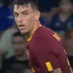 Roger Ibanez Saat Bermain untuk AS Roma di sebuah laga