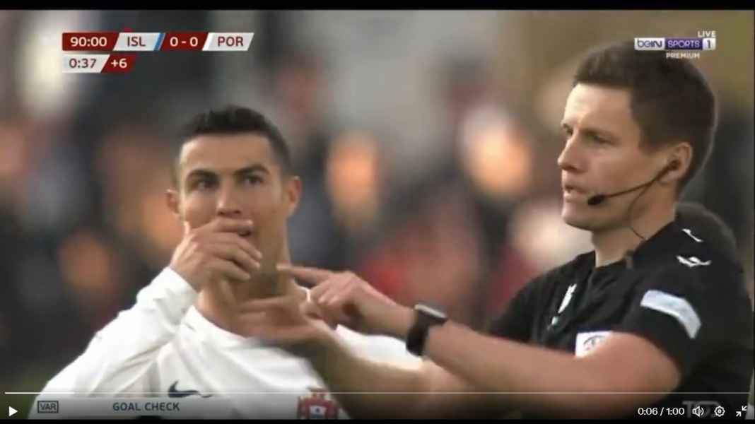 Ronaldo menunggu keputusan VAR untuk golnya Portugal Miliki Catatan Sempurna Empat Kemenangan! Berkat Gol Detik-detik Terakhir Ronaldo