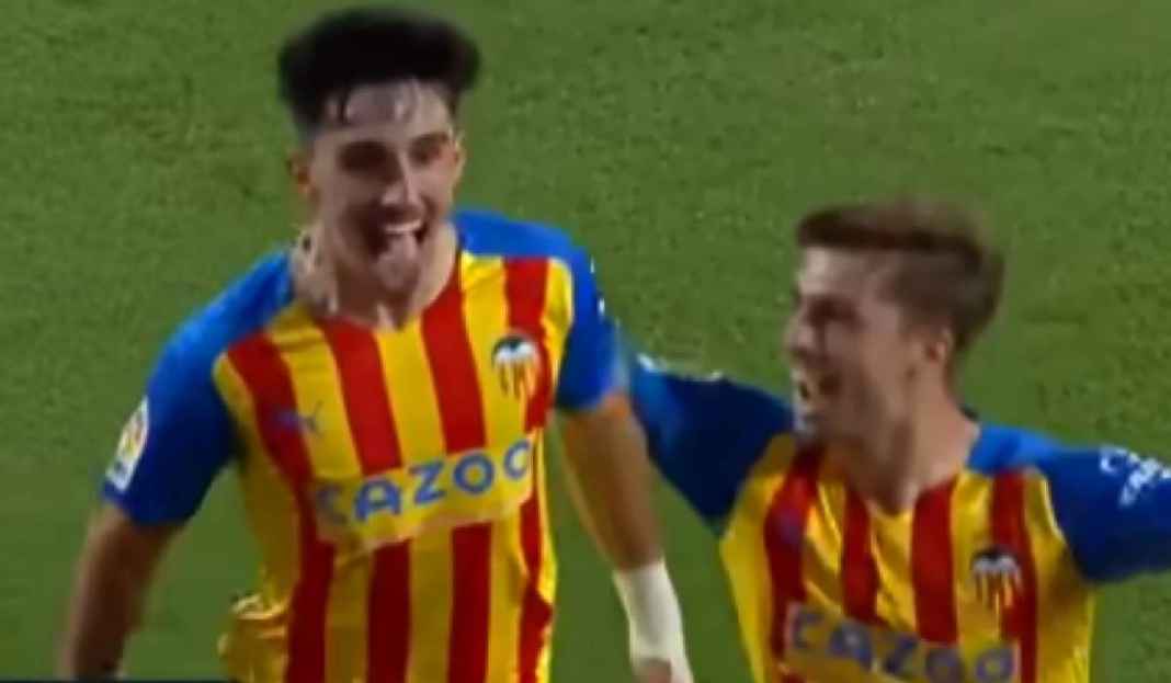 Selebrasi Gol Pemain Valencia di Laga Real Betis Usai Bikin Jantungan, Valencia Lolos dari Jeratan Degradasi!