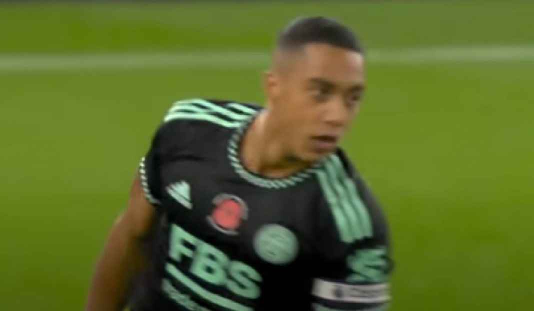 Youri Tielemans Tampil untuk Laga Leicester City Aston Villa Ikutan Berburu Tanda Tangan Youri Tielemans