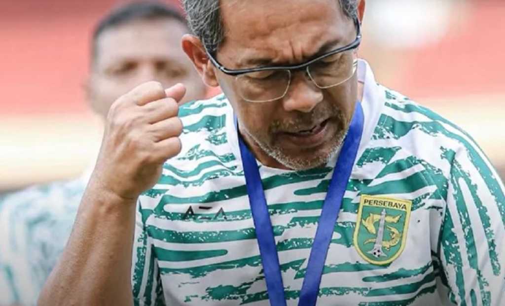 Aji Santoso Meminta Persebaya Bermain Lepas Hadapi Persija