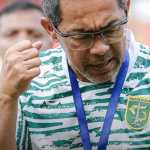 Aji Santoso Meminta Persebaya Bermain Lepas Hadapi Persija
