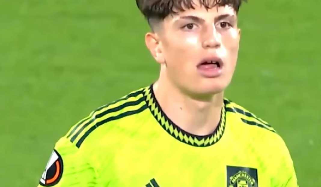 Alejandro Garnacho Tampil untuk Laga Manchester United Syahrian Abimanyu berusaha mengawall Pedrinho dalam laga Persikabo vs Persija
