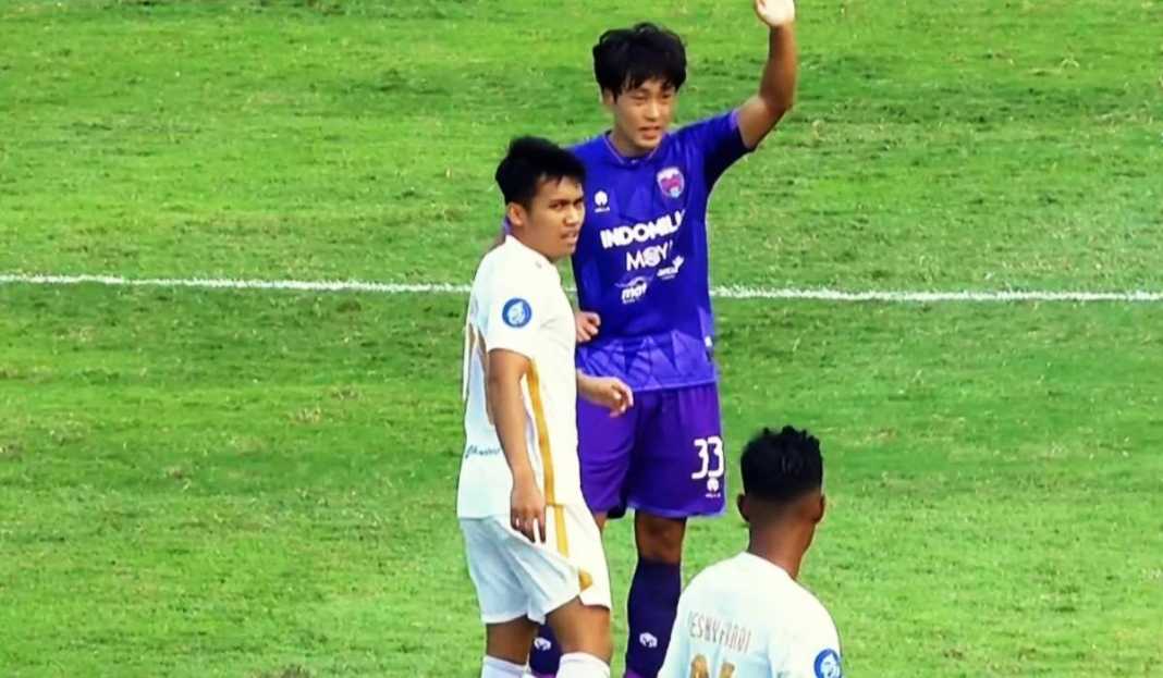 Bae Son Young dengan Witan di Laga Persita Tangerang vs Persija Jakarta di Pekan 4 Liga 1 2023-24 Hasil Persita Tangerang vs Persija Jakarta di Liga 1: Pendekar Cisadane Jinakan Macan Kemayoran 1-0