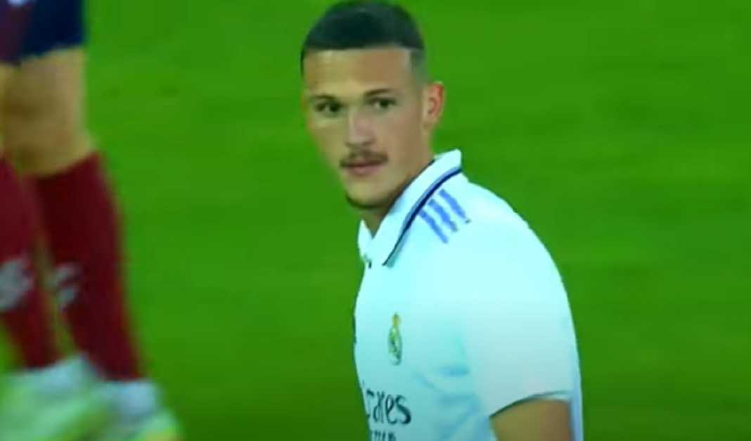 Bek Muda Real Madrid Rafa Marin dalam Sebuah Laga Bek Muda Real Madrid Rafa Marin dalam Sebuah Laga