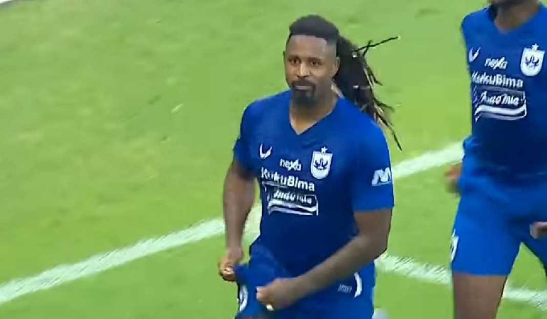 Carlos Fortes Usai Cetak Gol untuk PSIS Semarang Lawan Persebaya Surabaya di Liga 1 PSIS Semarang Full Senyum, Carlos Fortes Mulai Panas