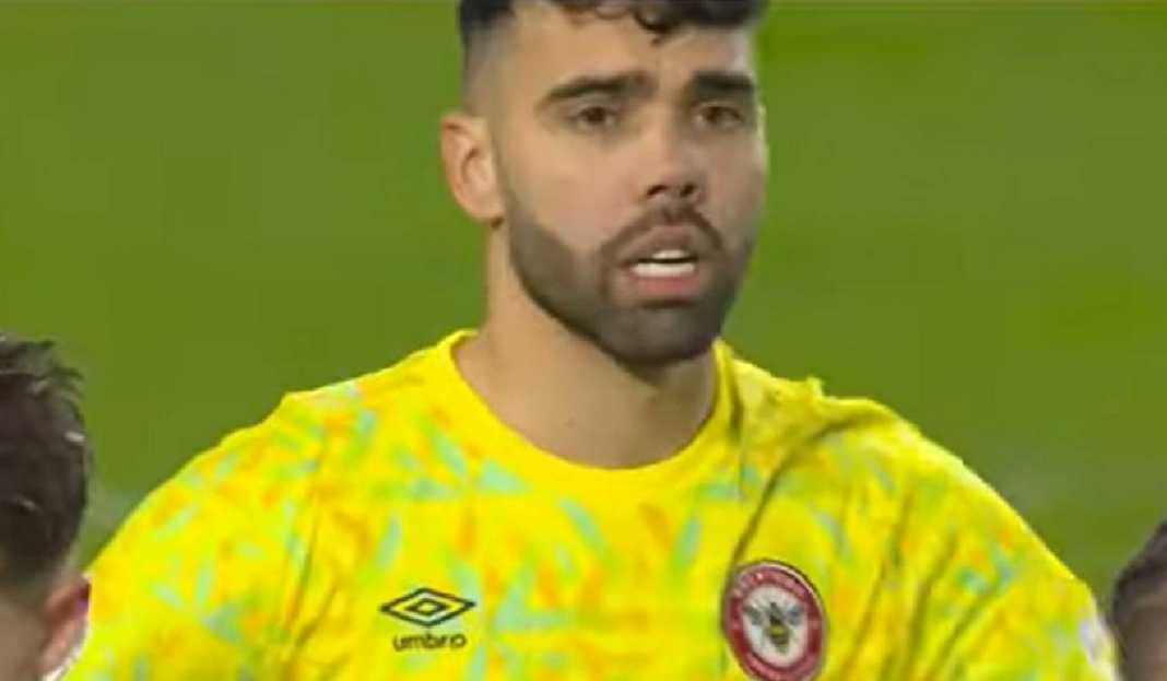 David Raya Tampil untuk Brentford Arsenal Temukan Kendala Angkut David Raya, Ini Penyebabnya