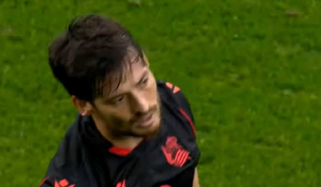 David Silva Memakai Jersey Kaga Tandang Real Sociedad Tanpa David Silva, Real Sociedad Pusing Tujuh Keliling!