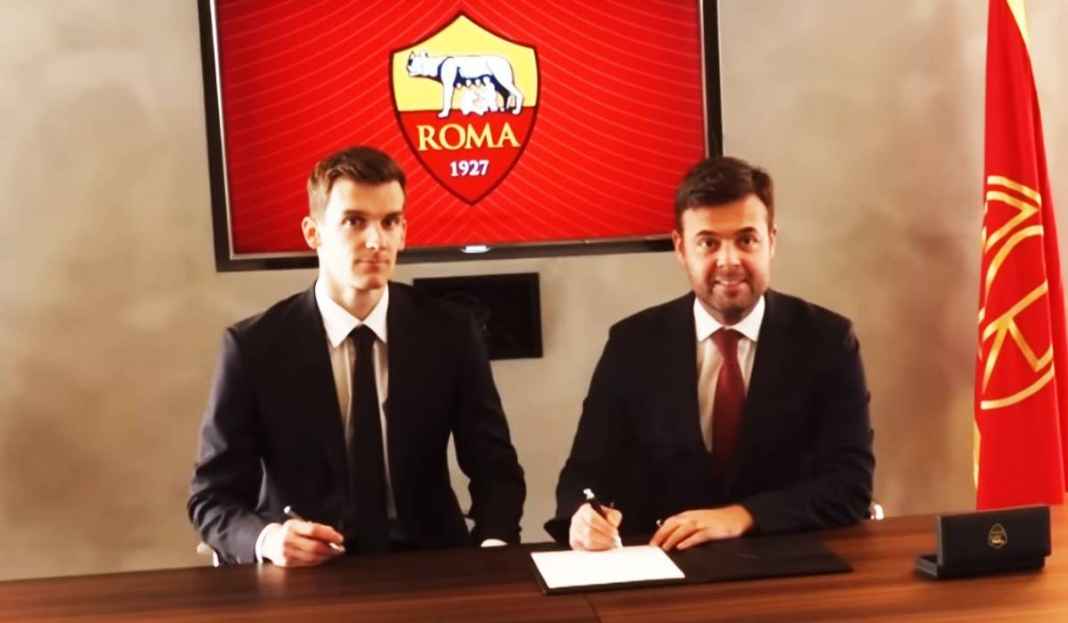 Diego Llorente Saat Pertama Kali Tiba di AS Roma 6 Bulan Lalu dan Didampingi Tiago Pinto AS Roma Amankan Diego Llorente dari Leeds United