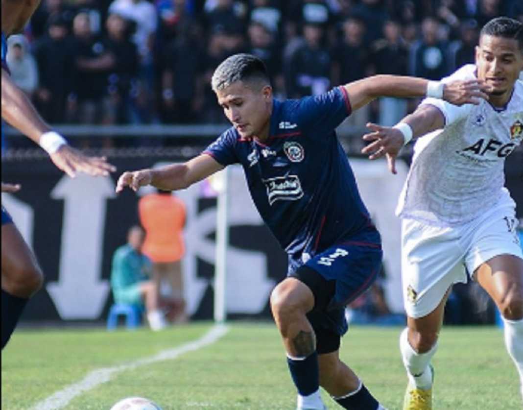 Duel sengit antara Persik Kediri vs Arema FC Duel sengit antara Persik Kediri vs Arema FC