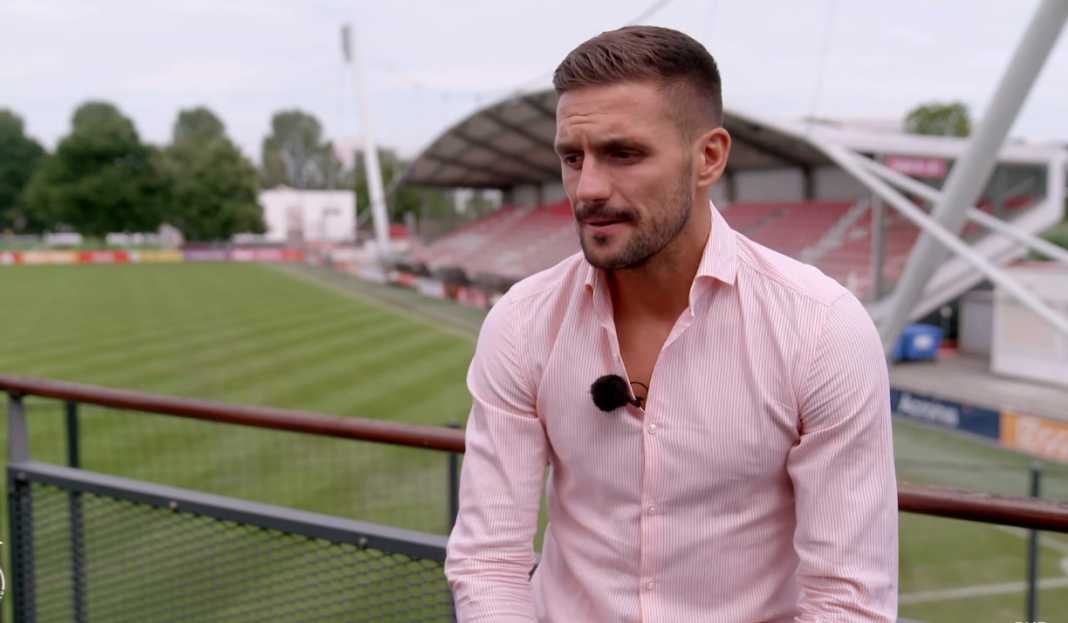 Dusan Tadic resmi tinggalkan Ajax Dusan Tadic Resmi Putuskan Kontrak di Ajax Usai Kecewa Kualitas Skuad Terus Menurun
