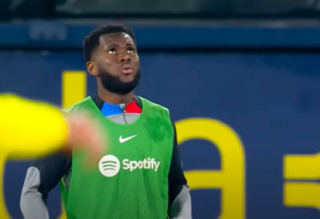 Franck Kessie dalam sebuah sesi latihan atau pemanasan di Barcelona Franck Kessie dalam sebuah sesi latihan atau pemanasan di Barcelona
