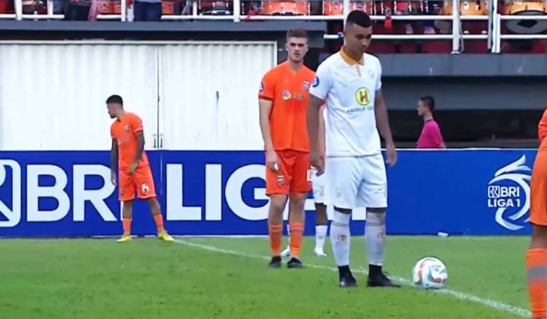 Gustavo Tocantins dan Jelle Gosellink di Laga Borneo FC vs Barito Putera di pekan 4 Liga 1 2023-24 Hasil Borneo FC vs Barito Putera di Liga 1: Pesut Etam Menang, Stefano Lilipaly Sumbang Assist dan Gol