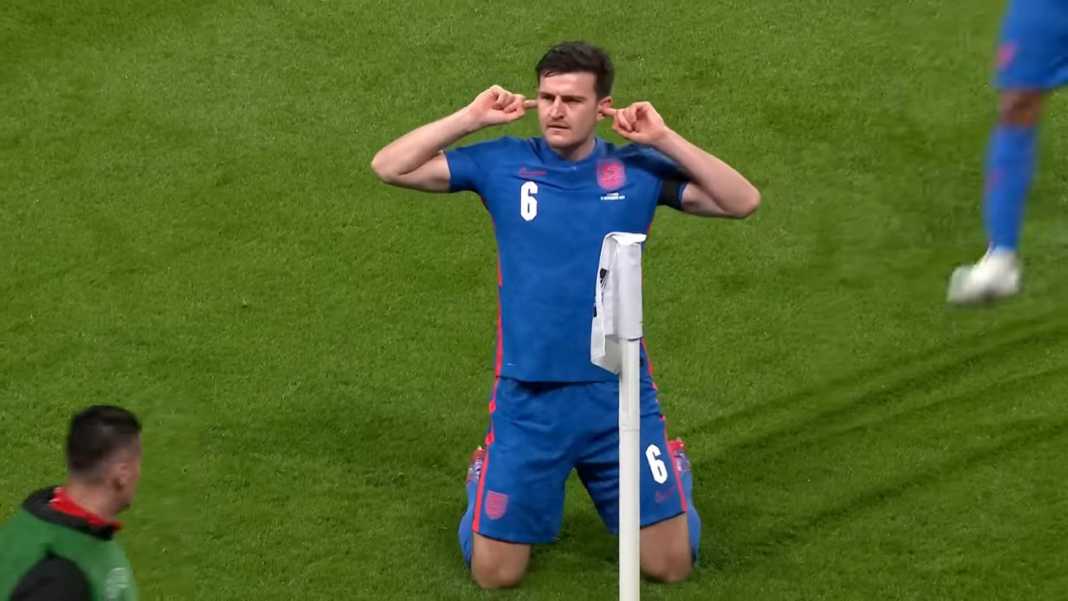 Harry Maguire merayakan golnya bagi timnas Inggris Ban Kapten Dicopot Setan Merah, Harry Maguire Diburu West Ham United