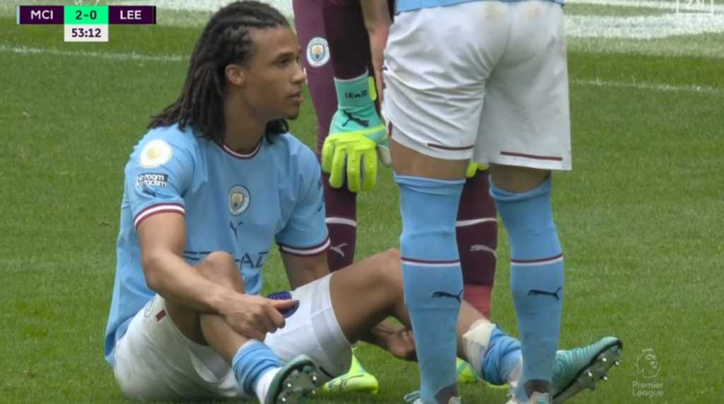 Hasil Bayern Munchen vs Manchester City - Nathan Ake Cedera