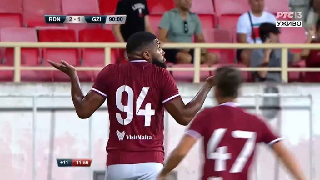 Jefferson Assis merayakan gol