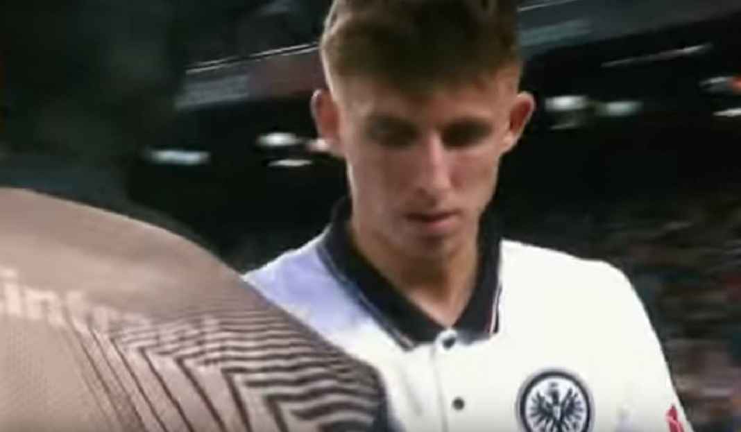 Jesper Lindstrom di Laga Kontra Barcelona Wow, Winger Eintracht Frankfurt Jadi Rebutan Klub Inggris dan Italia Nih