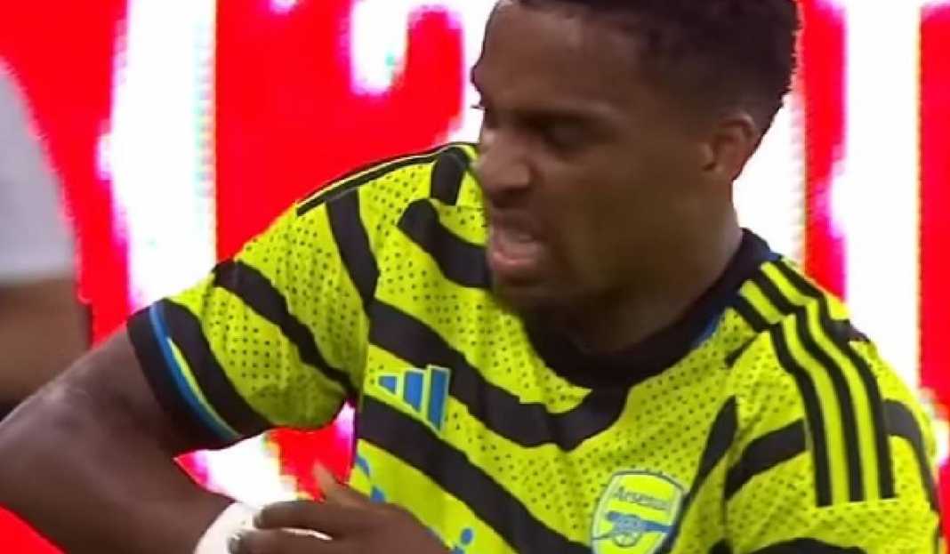 Jurrien Timber Terjatuh Usai Berduel di Laga Pramusim MLS All Stars vs Arsenal Arsenal Bukan Pilihan Utama! Jurrien Timber Tergoda Gabung Gegara Ini