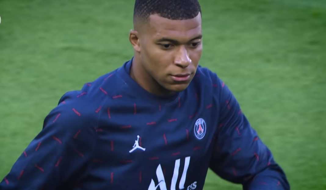 Kylian Mbappeberlatih terpisah dari skuad PSG Tidak Hanya Kylian Mbappe, Lima Pemain Ini Juga Dikeluarkan dari Skuad Paris Saint-Germain
