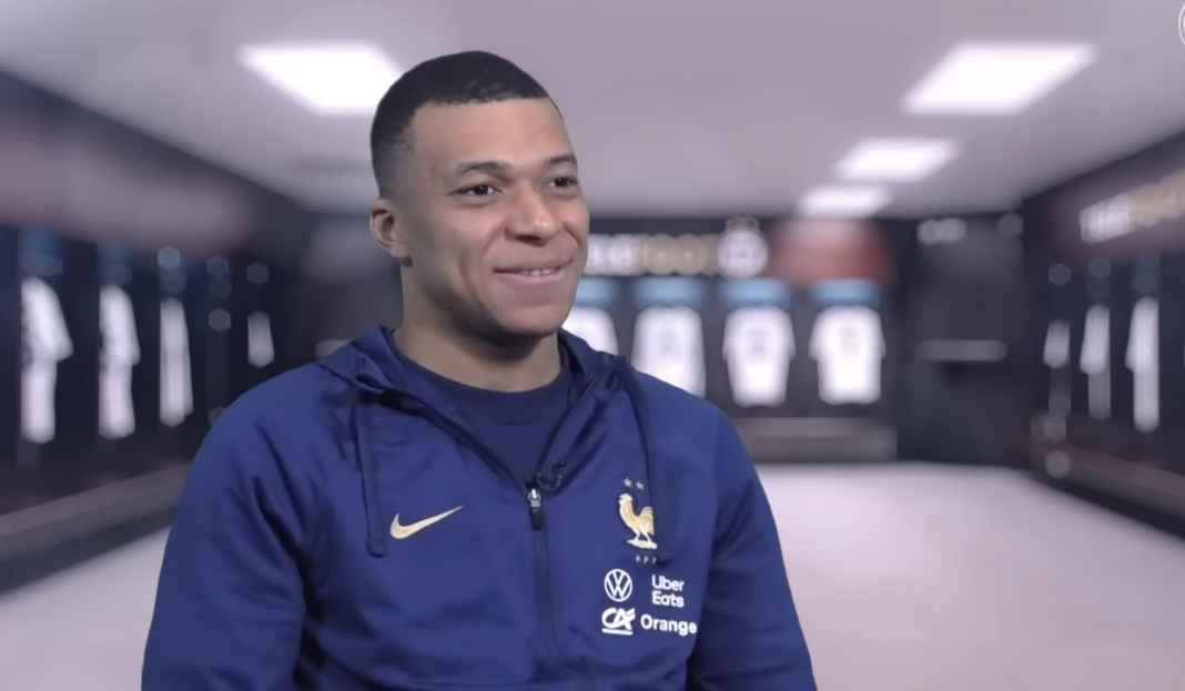 Kylian mbappe dalam sebuah wawancara Kylian Mbappe Kecam PSG Sebagai Klub Pemecah Belah, Enam Pemain Protes ke Nasser Al-Khelaifi