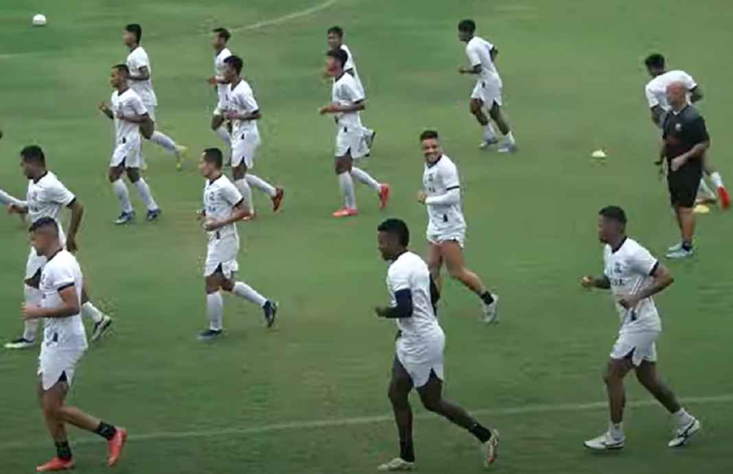 Latihan Madura United jelang menjamu Persik Kediri Latihan Madura United jelang menjamu Persik Kediri