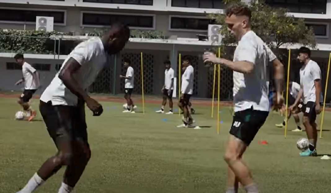 Latihan Persebaya Jelang Menjamu RANS Nusantara Latihan Persebaya Jelang Menjamu RANS Nusantara