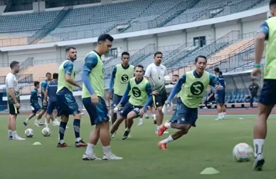 Latihan Persib Bandung Jelang Menjamu Madura United Latihan Persib Bandung Jelang Menjamu Madura United