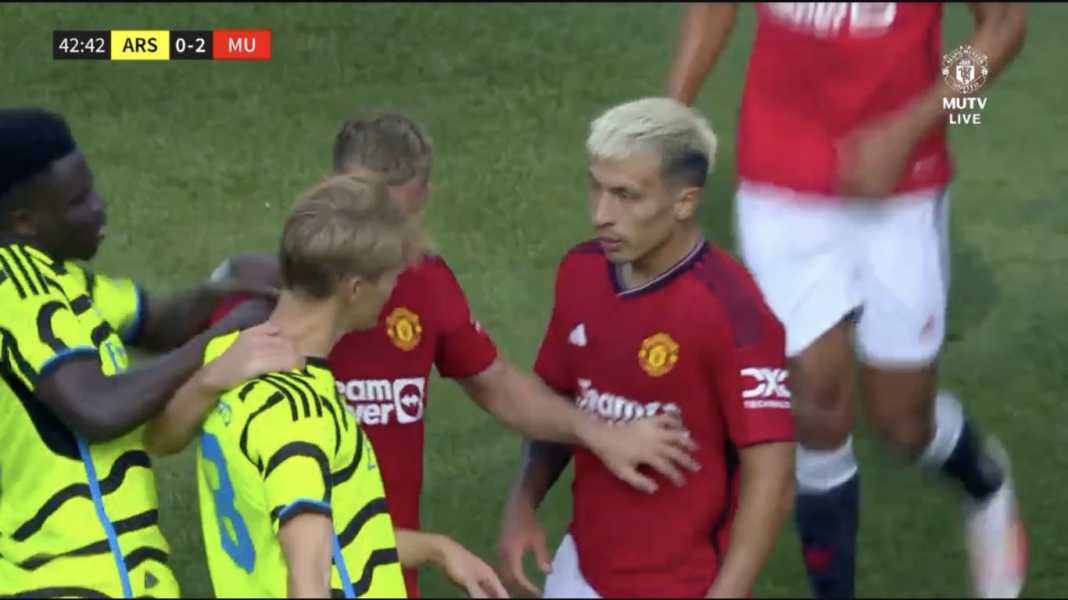 Lisandro Martinez jelang berkelahi lawan Martin Odegaard Apa Arti Kemenangan Manchester United atas The Gunners? Sebuah Penjelasan