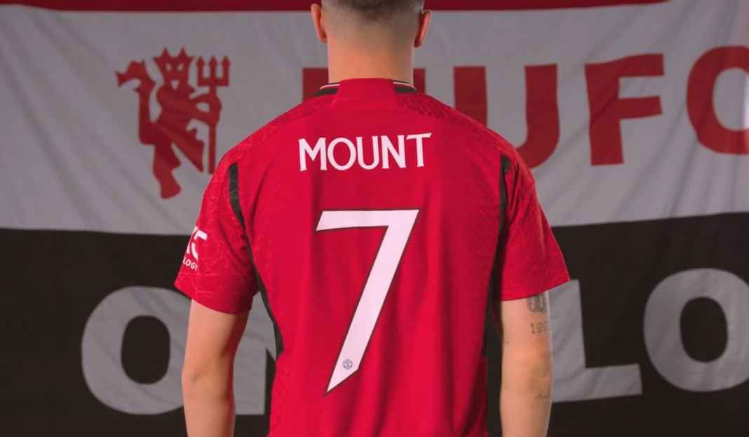 Mason Mount kenakan jersey no.7 Mason Mount Diberi Jersey Ikonik No.7 di Manchester United, Fans Kecewa Berat