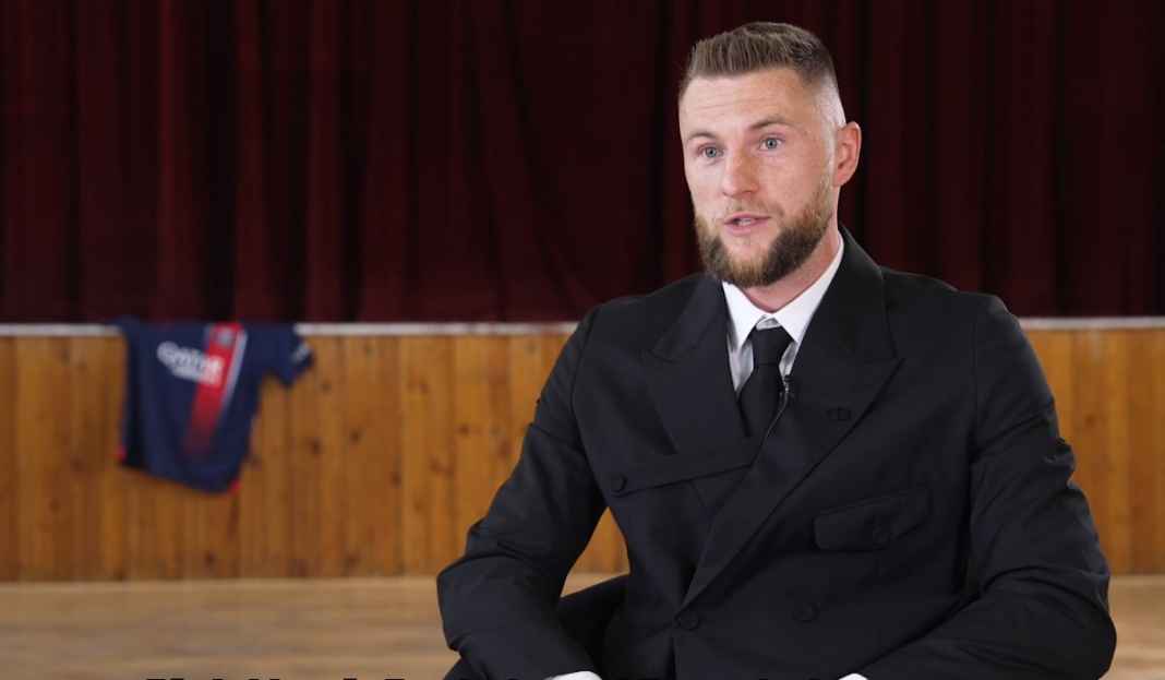 Milan Skriniar dalam wawancara dengan PSG Milan Skriniar Ungkap Alasan Gabung Paris Saint-Germain, Bangga Jadi Pemain Baru PSG
