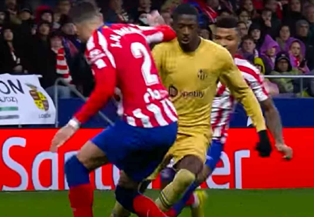 Ousmane Dembele saat membela Barcelona hadapi Atletico Madrid Ousmane Dembele saat membela Barcelona hadapi Atletico Madrid