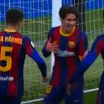Para pemain muda Barcelona usai mencetak gol di sebuah laga